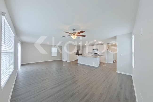 Building Photo - 8650 SW 44th Ct