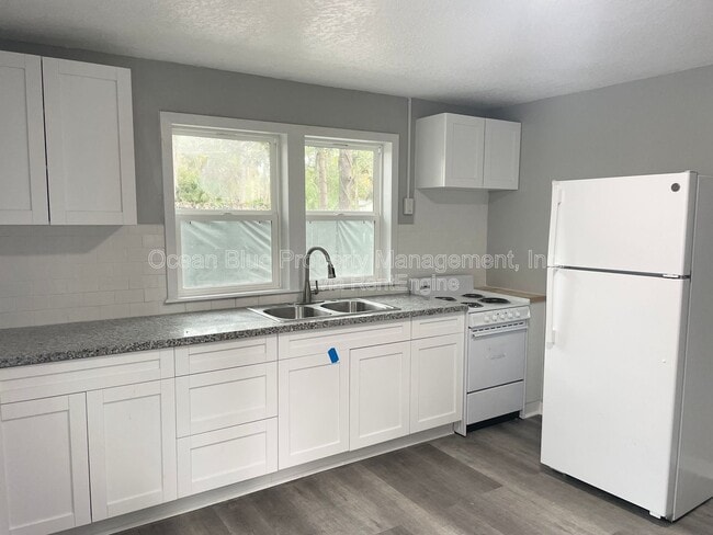 Foto del edificio - 2010 E Waters Ave