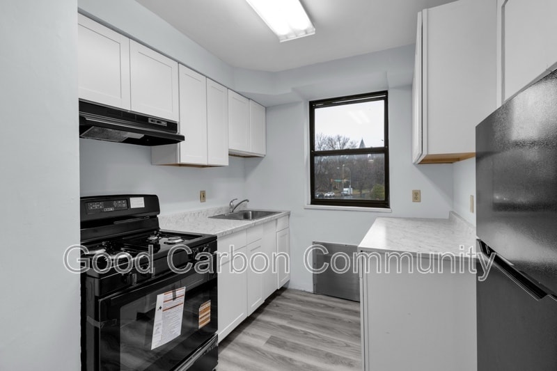 Primary Photo - 1022 Delaware Ave