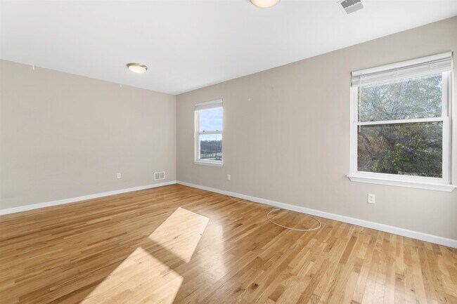 Building Photo - 431 Bramhall Ave
