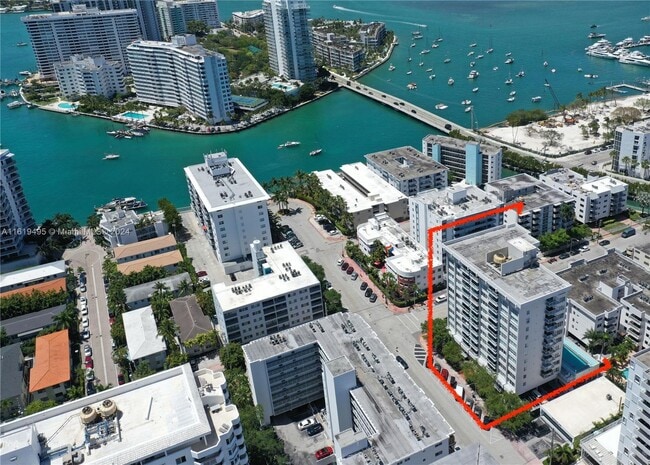 Building Photo - 1345 Lincoln Rd