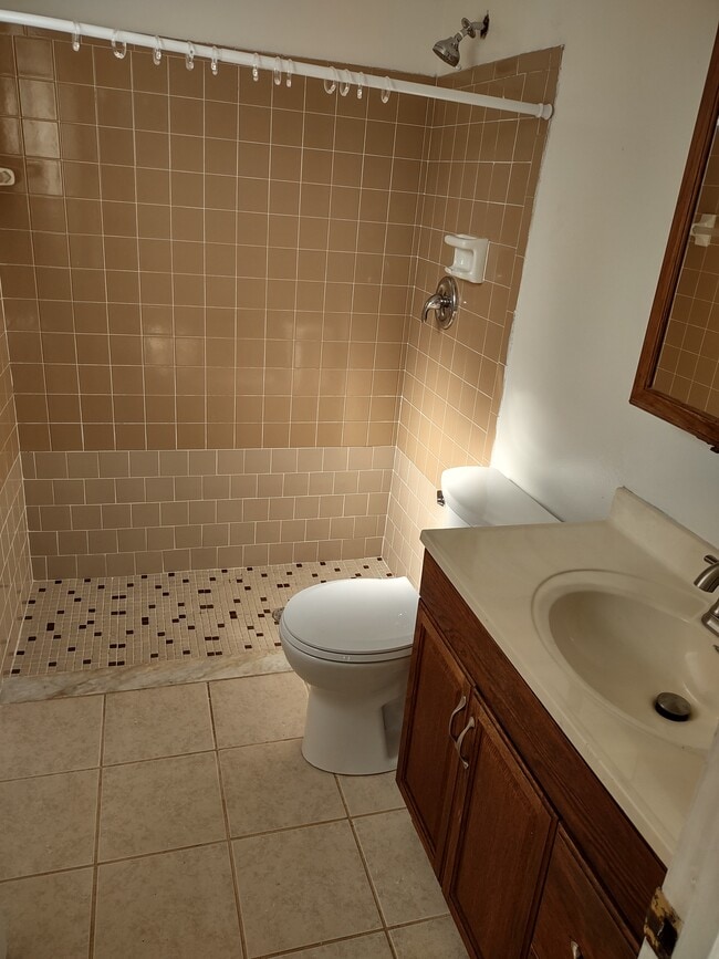 Building Photo - 399 Manly Ave