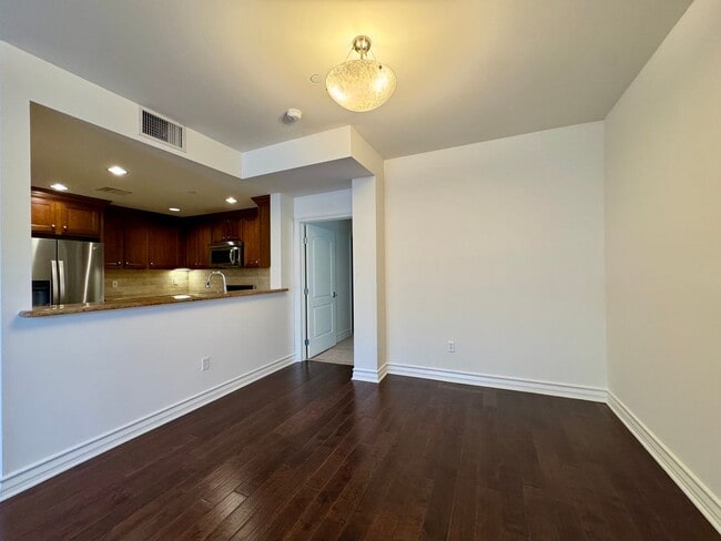 Building Photo - Prime West LA Location! West Facing Ready ...