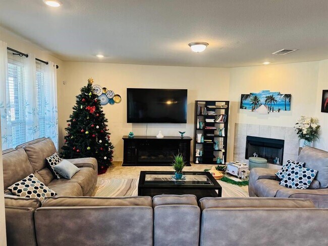 Foto del edificio - 16614 Brogan Ln