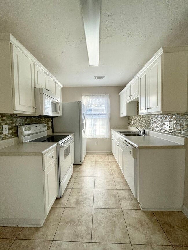 Building Photo - 417 Regency Park Drive