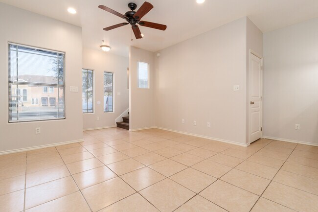 Foto del edificio - 1303 W Fig Ave