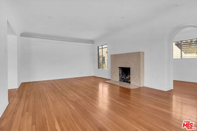 Foto del edificio - 8300 Blackburn Ave