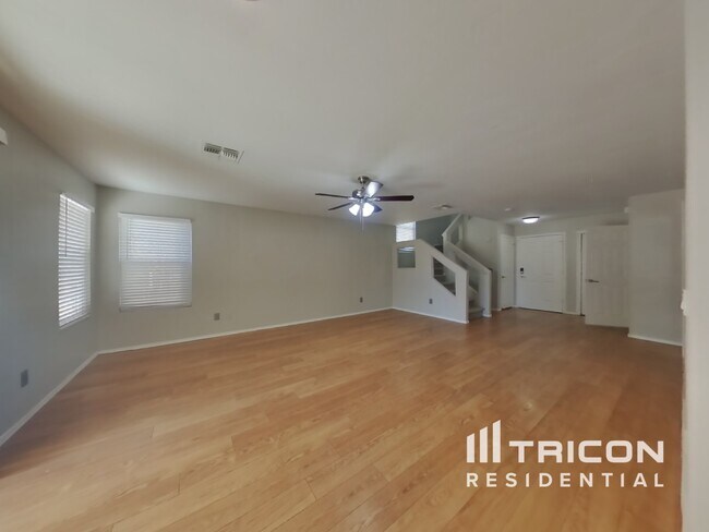 Building Photo - 1149 E Lakeview Dr