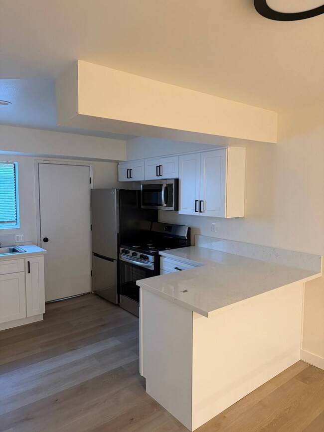 Foto del edificio - 14328 Addison St