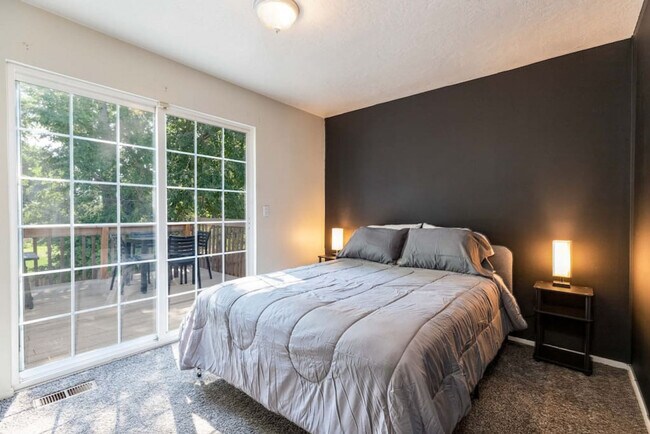 Foto del edificio - 7679 Sunrise Pl N