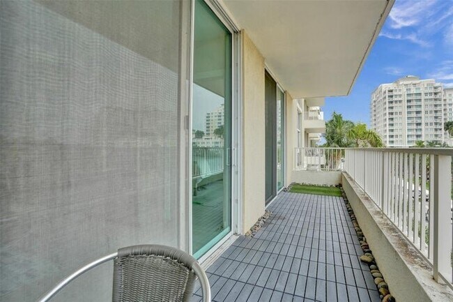 Building Photo - 700 E Boynton Beach Blvd