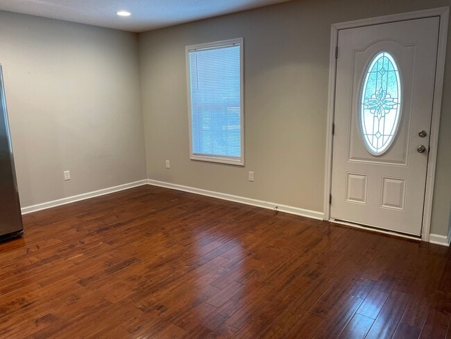 Building Photo - 3 Bedroom, 2 Bath Home Located in Tullahoma