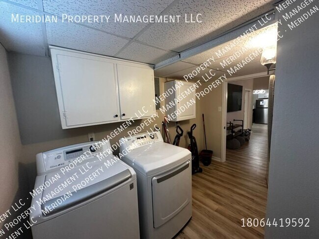 Foto del edificio - Spacious Four bedroom home