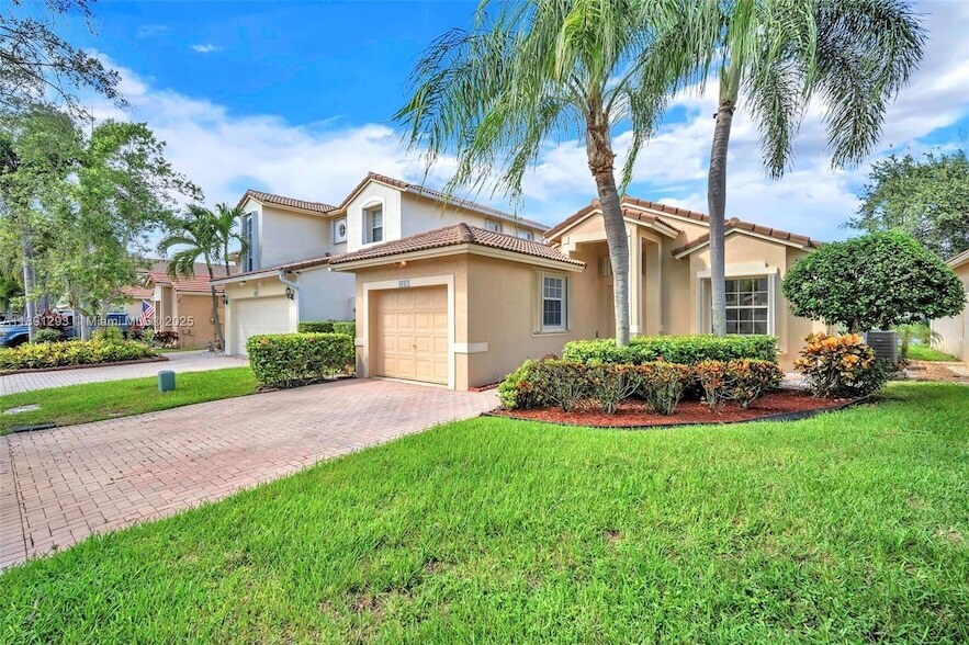 Foto principal - 16411 Sapphire Bend