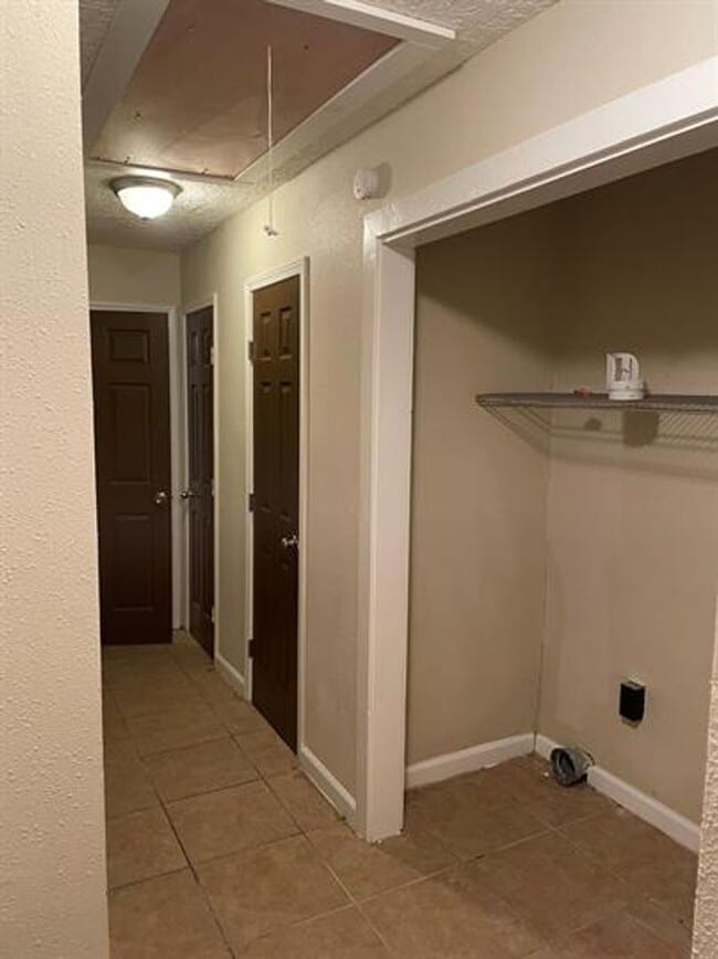Building Photo - Duplex for Rent
