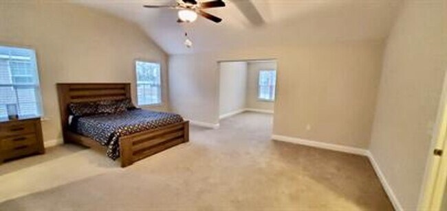 Building Photo - 202 Cherry Hill Crossing