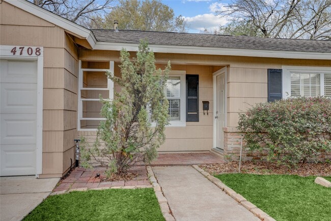 Building Photo - 4708 Mayfair St