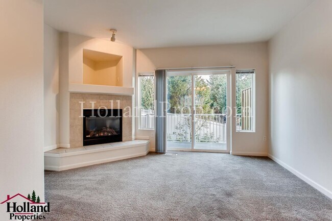 Foto del edificio - Experience Comfort and Style in This Elegant Murrayhill Townhome!