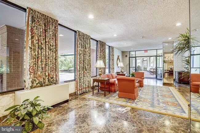 Foto del edificio - 8101 Connecticut Ave