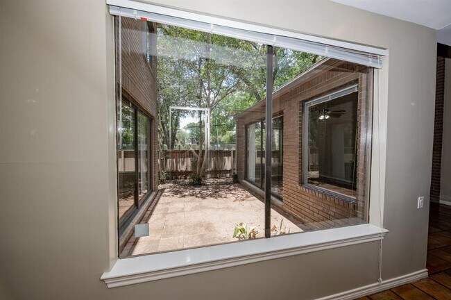 Building Photo - 1314 Chardonnay Dr