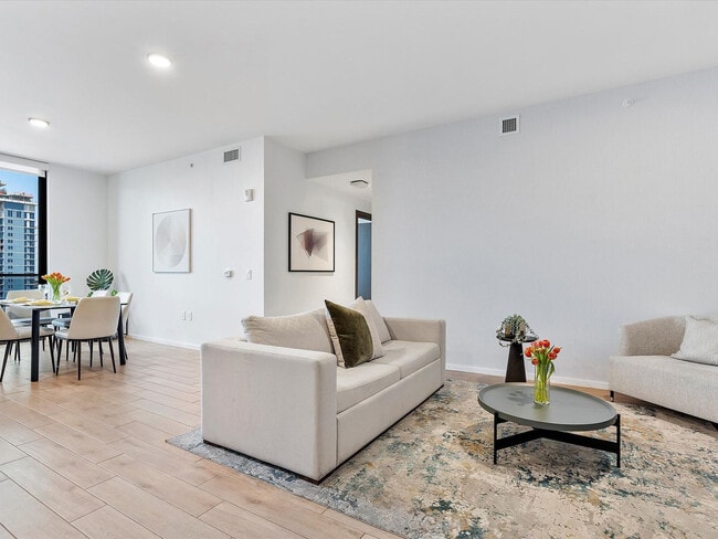 Building Photo - 398 NE 5th St