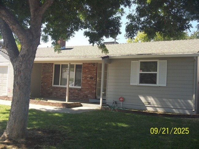 Photo - Three bedroom 1 bath with central heat and air House