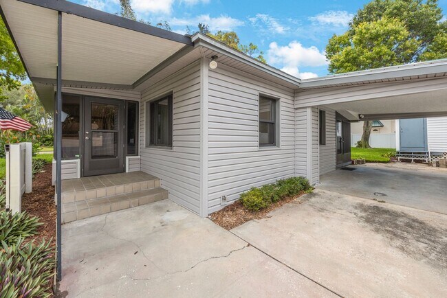 Building Photo - Cute 1 bedroom home with 2 patios and shed...