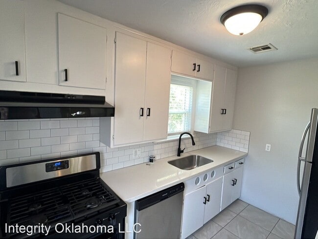 Building Photo - 2 br, 1 bath House - 3217 NW 32nd