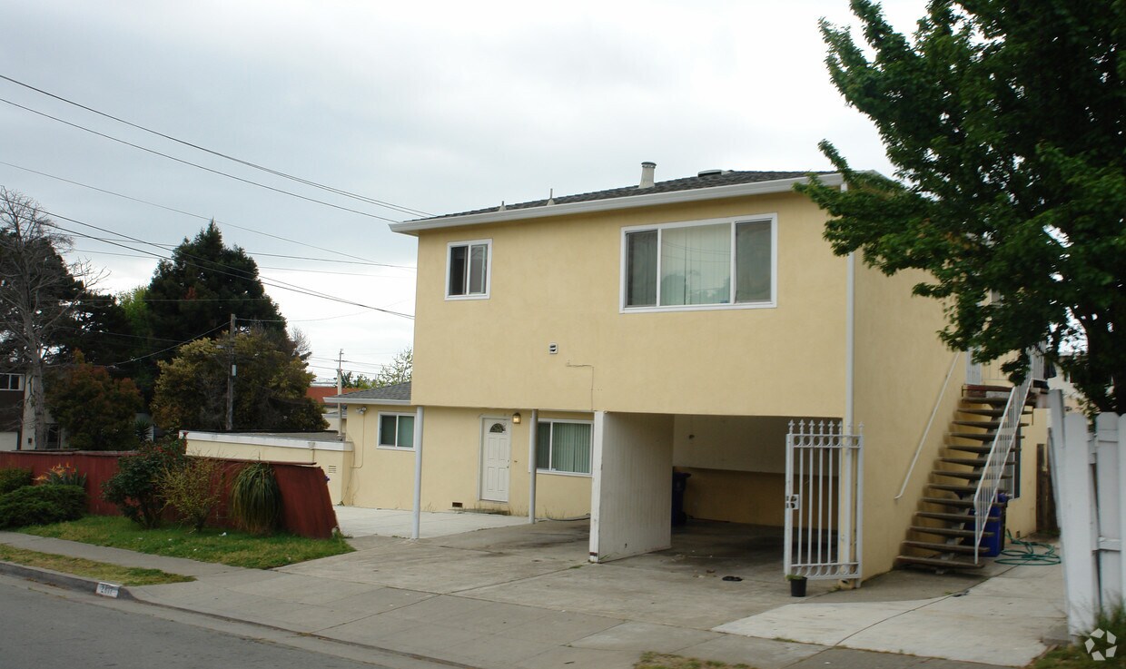 Building Photo - 5307-5309 Columbia