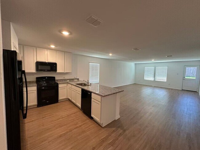 Foto del edificio - A beautiful **2024-built** home