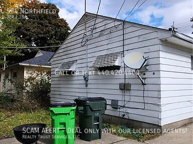 Building Photo - Quaint and Cute 3 Bedroom and 1 bath $1099