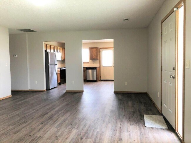 Sala de estar a la cocina - 2619 E Conquest St