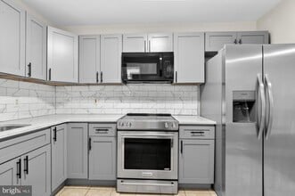 Building Photo - 1729 N Bambrey St