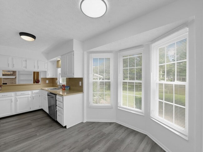 Building Photo - 6880 Pine Bark Ln