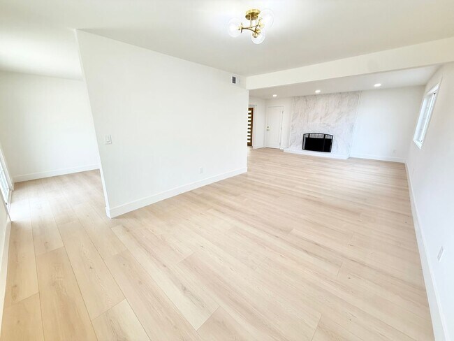 Foto del edificio - 2902 E Winfield Ave