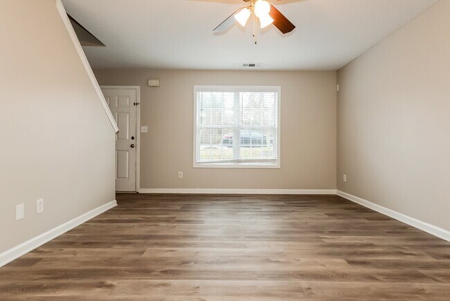Foto del edificio - 6612 Chestnut Oaks Ridge