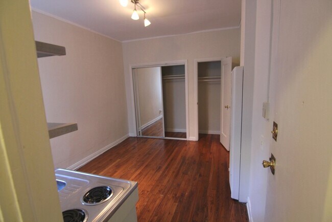 Foto del edificio - 836 Sanborn Ave