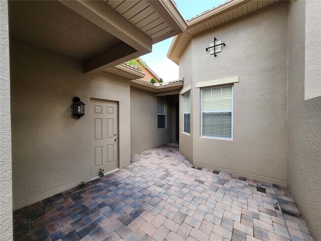 Building Photo - 2370 Palm Tree Dr