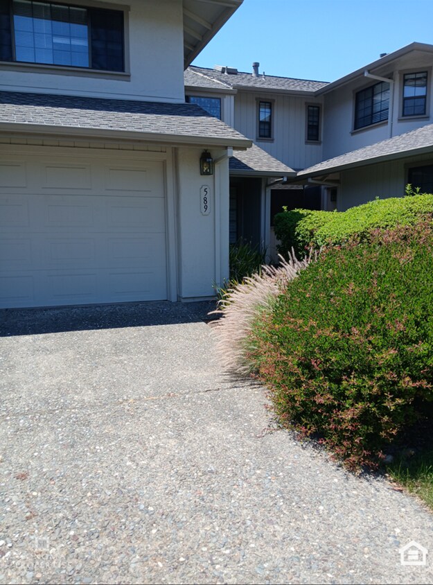Primary Photo - 3 Bedroom, 2.5 Bathroom Townhouse, Located...