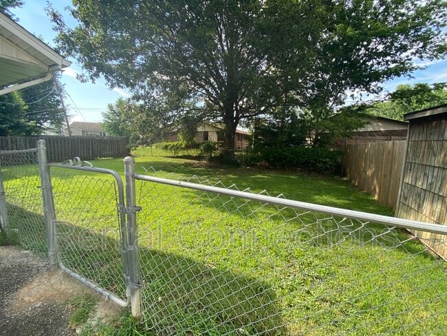 Building Photo - 502 Timothy Ln