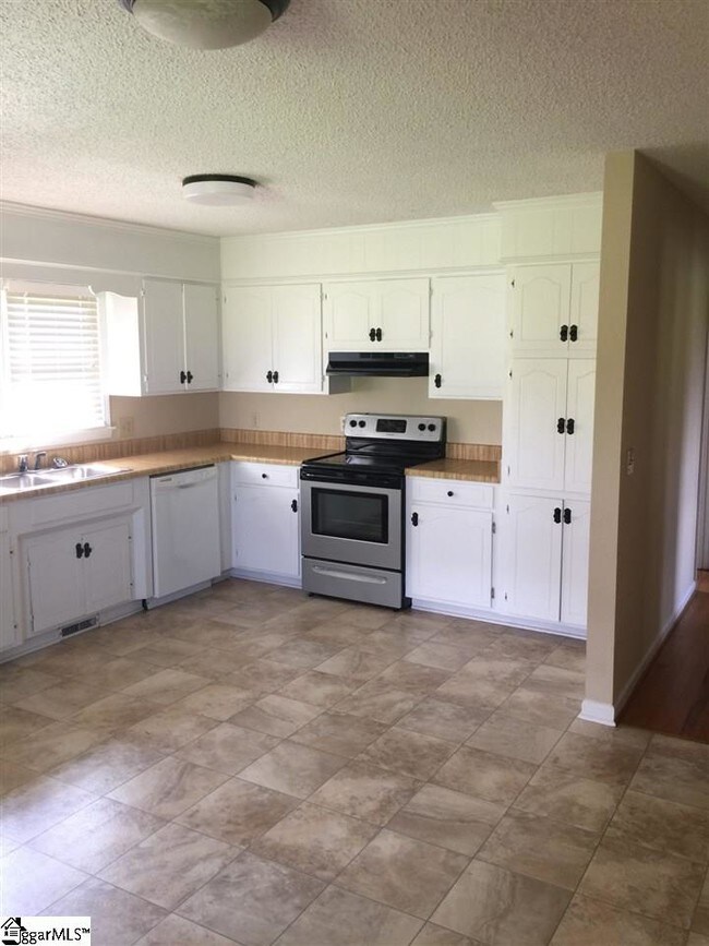 Foto del edificio - 2109 Greenpond Rd