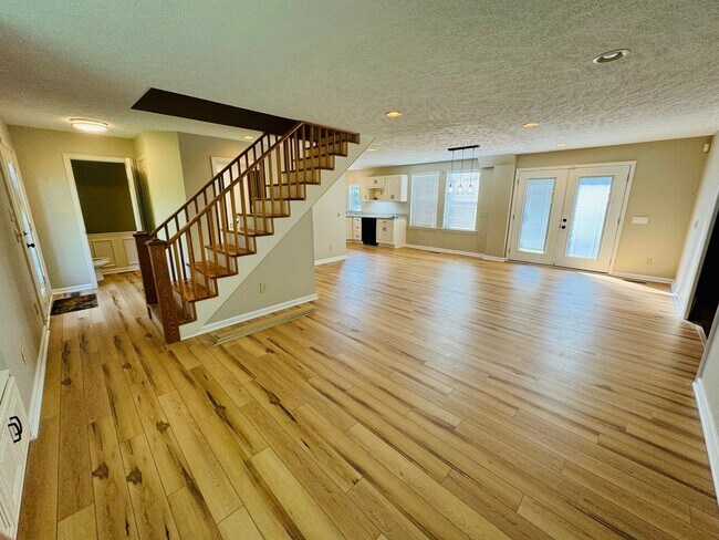 Building Photo - For Lease - 4 Bed, 3.5 Bath, 2750sqft Home...