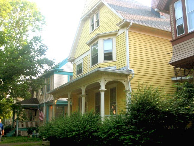 Building Photo - 31 Edmonds St