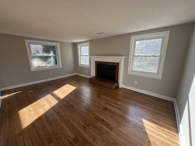 Building Photo - 128 Meadow Ln