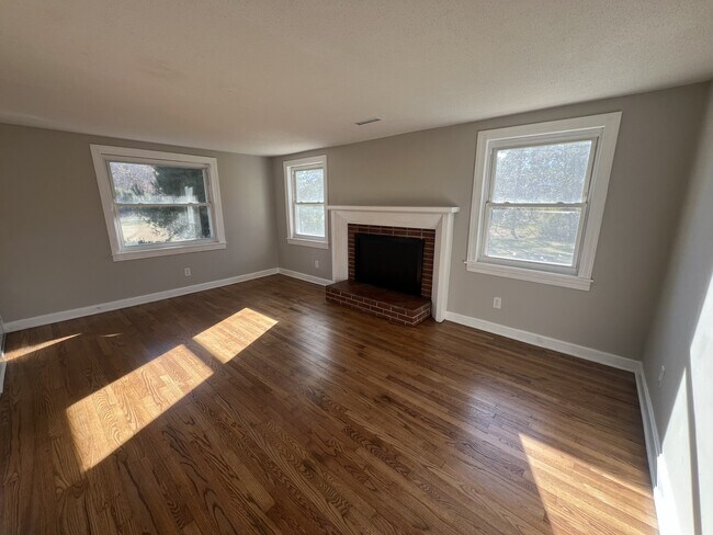 Foto del edificio - 128 Meadow Ln