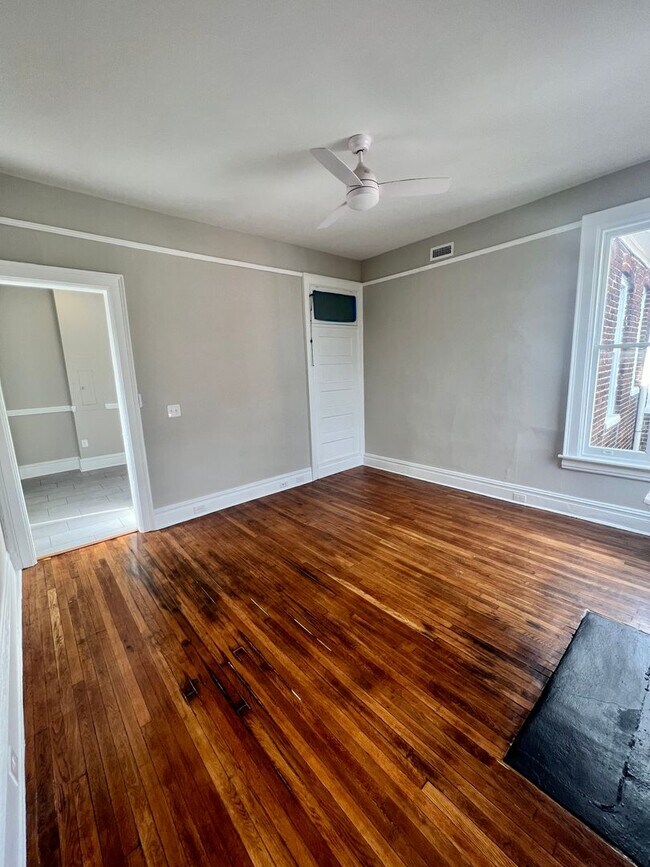 Foto del edificio - 2801-2803 E Marshall Street