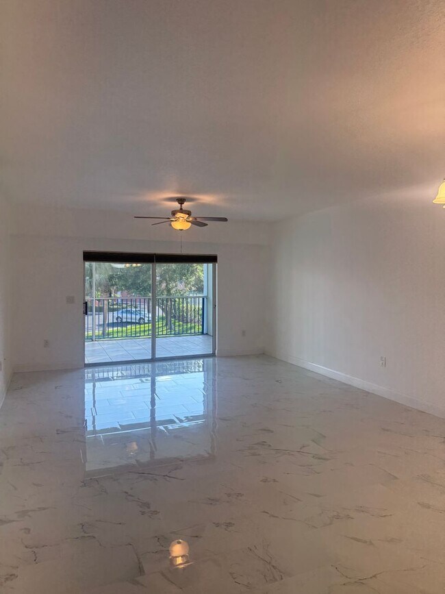 Building Photo - 5300 S Atlantic Ave