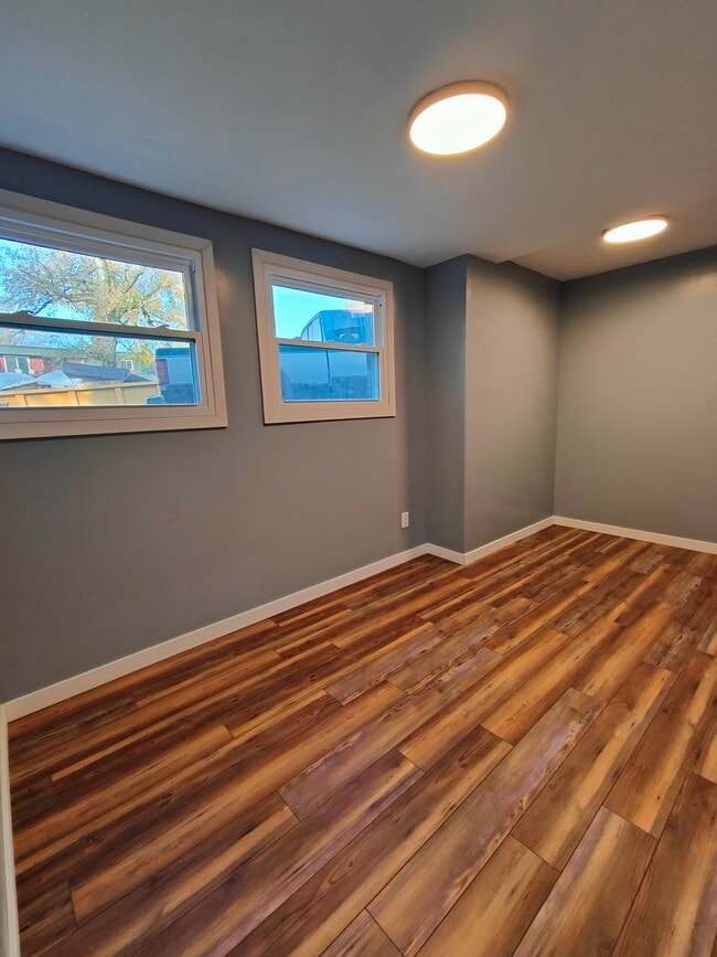 Master bedroom - 410 E Rose St