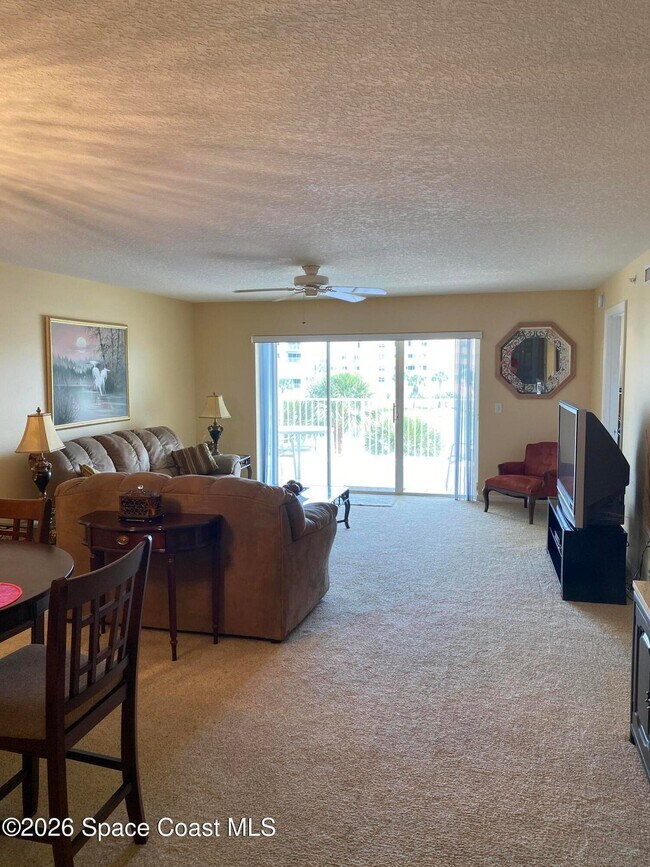 Foto del edificio - 8951 Lake Dr