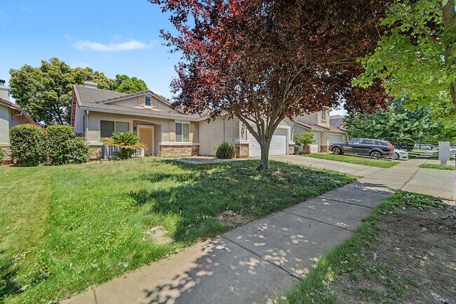 Foto del edificio - 4 bedroom 2 bath home located in Yuba City